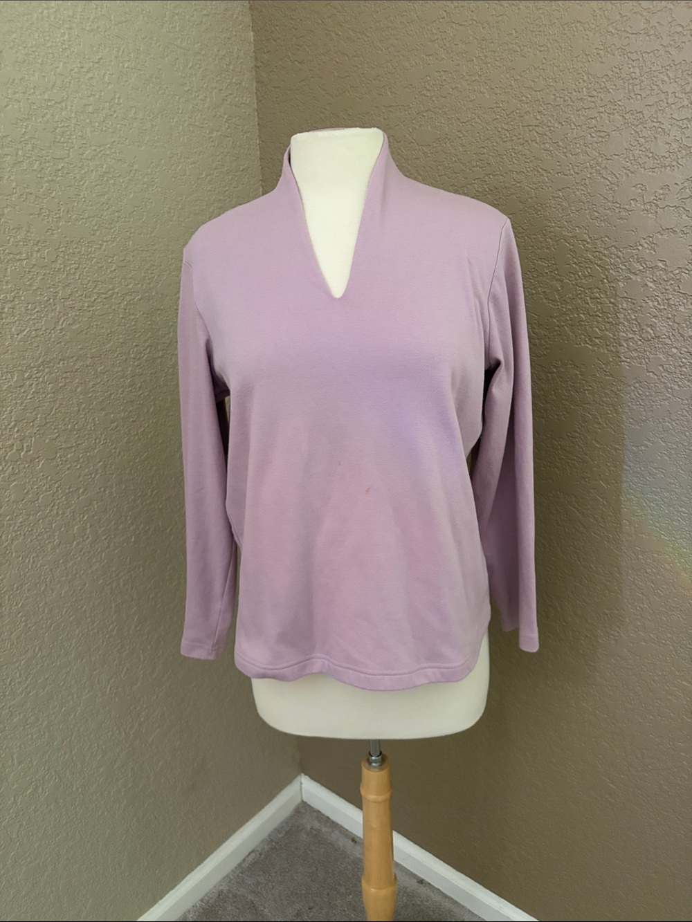 Orvis Women's Lavender V-Neck Pullover Top size M like new